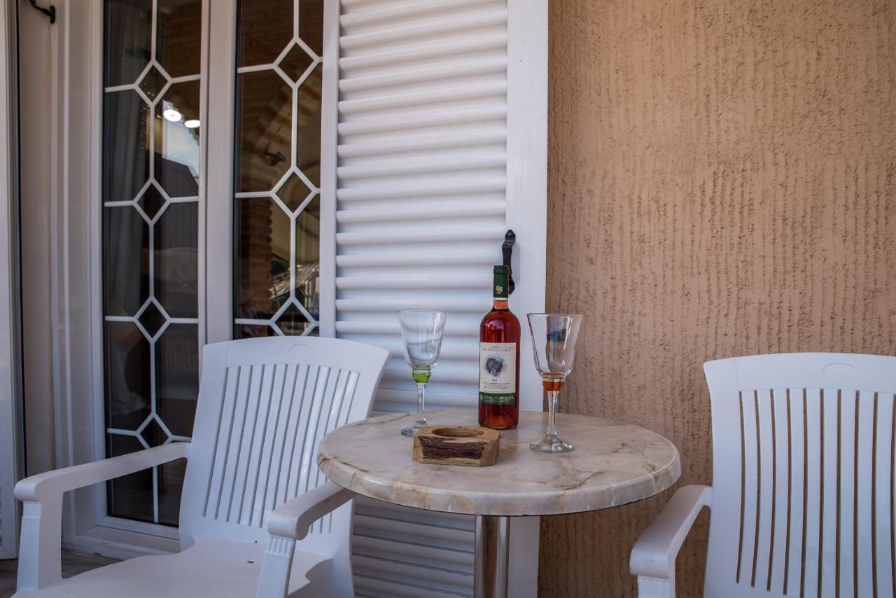 Paradise Bar Apartments Планос Экстерьер фото