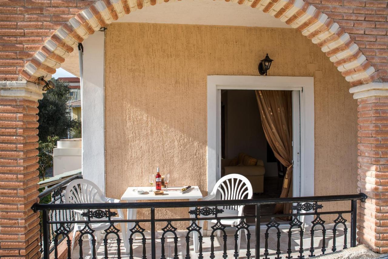 Paradise Bar Apartments Планос Экстерьер фото